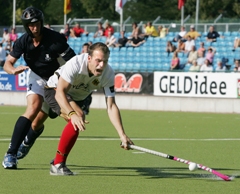 Florian Keller in schottischer Bedrngnis - Momentaufnahme vom Duell bei der EM 2005 in Leipzig.